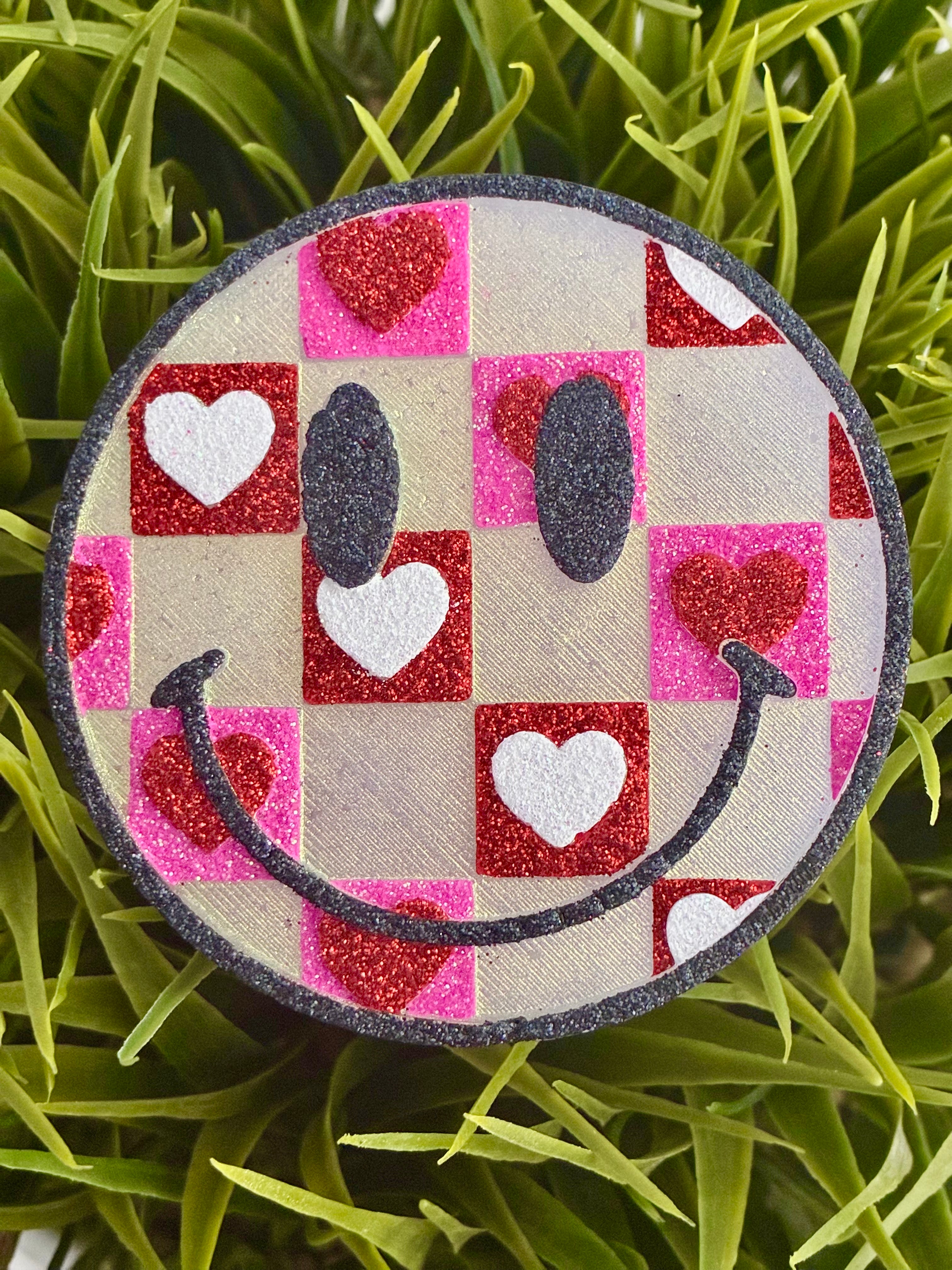 Checkerprint Smiley w/ Hearts (Circle)